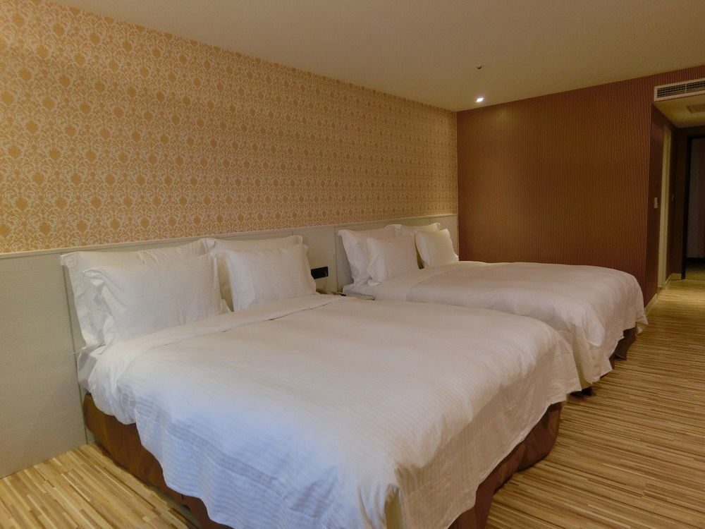 Wemeet Hotel Pingtung Exteriör bild