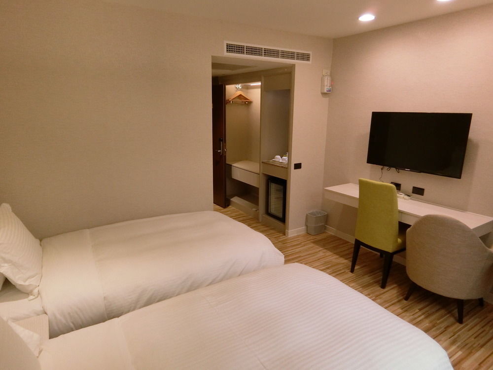Wemeet Hotel Pingtung Exteriör bild