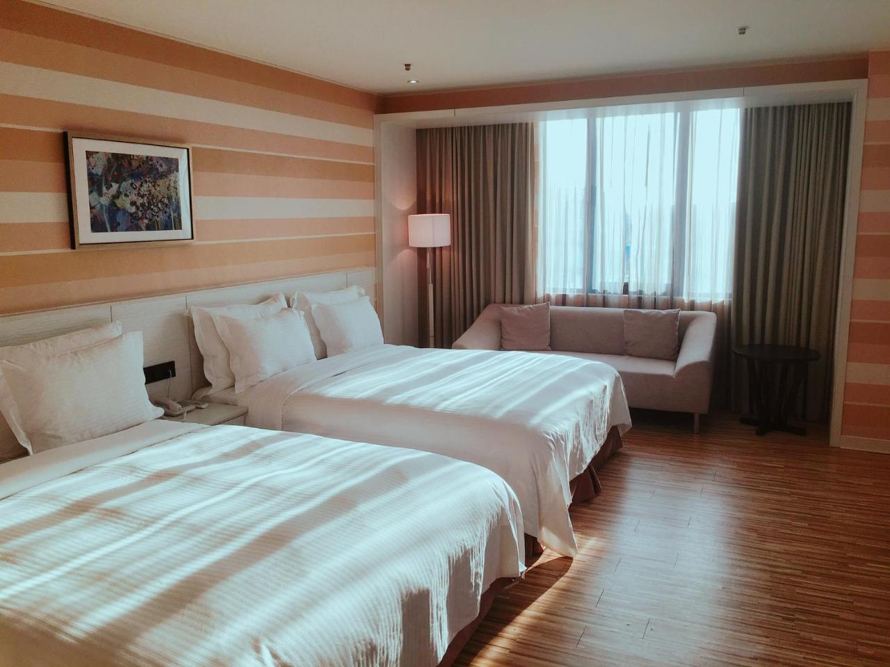 Wemeet Hotel Pingtung Exteriör bild