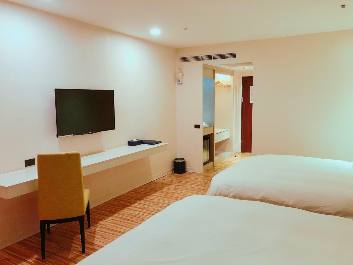 Wemeet Hotel Pingtung Exteriör bild