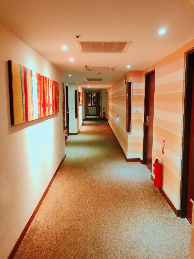 Wemeet Hotel Pingtung Exteriör bild