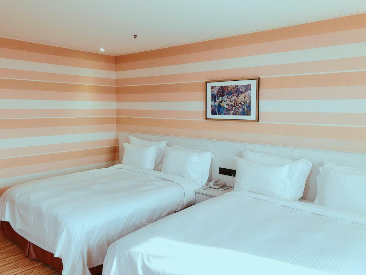 Wemeet Hotel Pingtung Exteriör bild