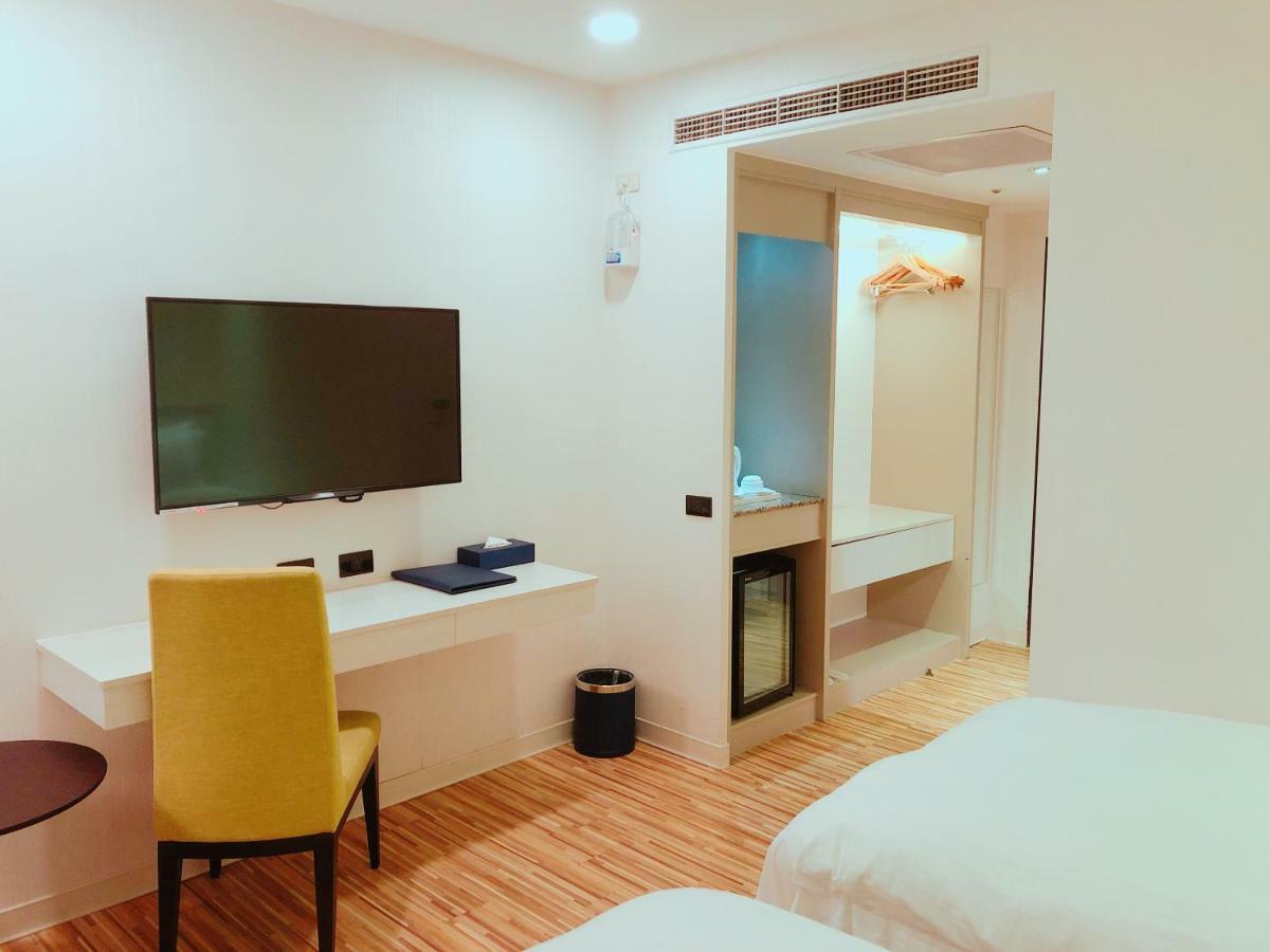 Wemeet Hotel Pingtung Exteriör bild