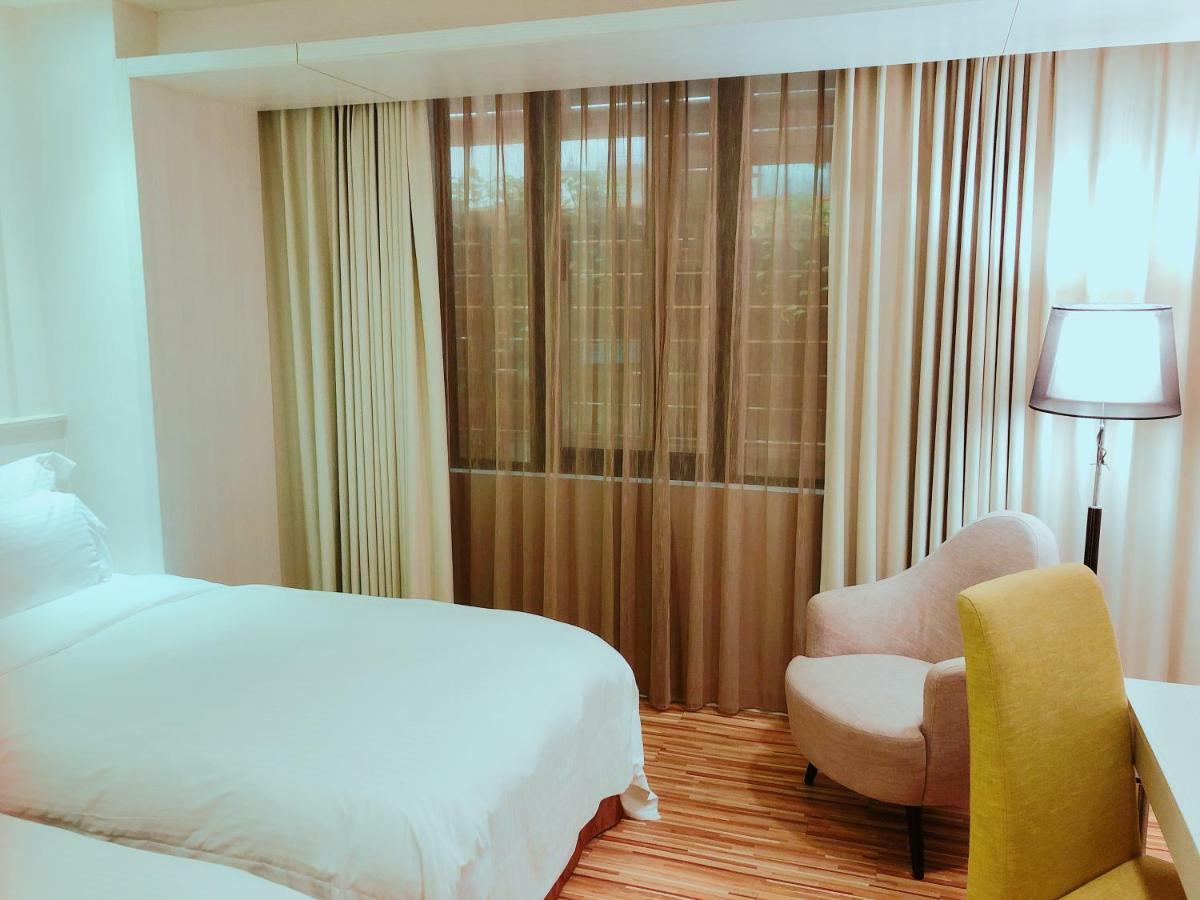 Wemeet Hotel Pingtung Exteriör bild